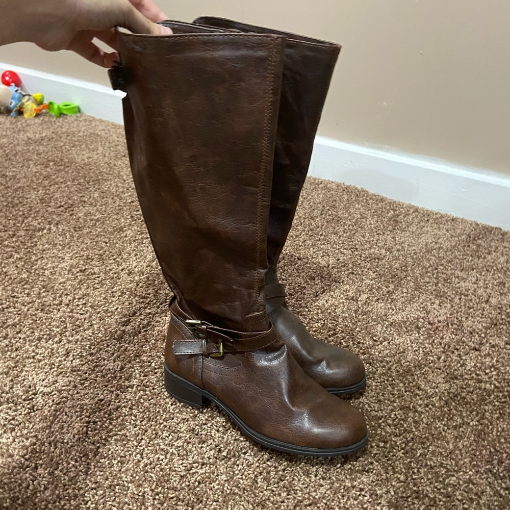 Women boots size 6
